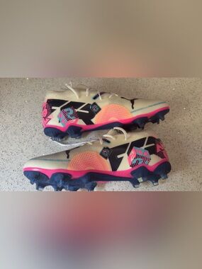 NWOT women’s Puma White Knit Soccer Cleats with Pink & Blue Accents - NEVER WORN